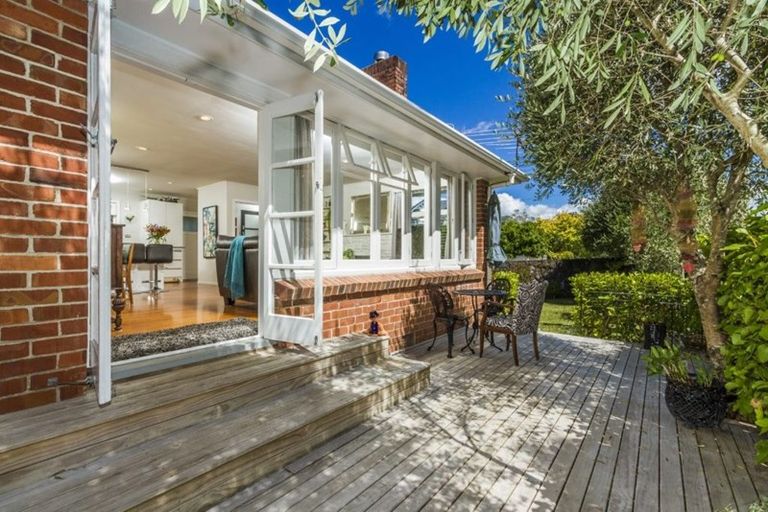 Photo of property in 120a Vauxhall Road, Narrow Neck, Auckland, 0624