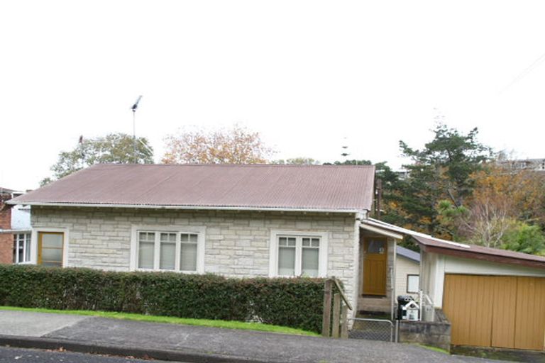 Photo of property in 31 Luplau Crescent, Cockle Bay, Auckland, 2014