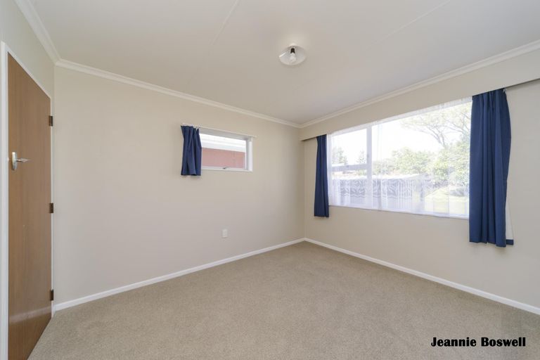 Photo of property in 89 Wikiriwhi Crescent, Awapuni, Palmerston North, 4412