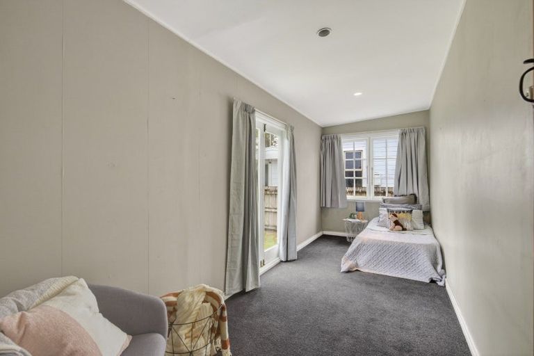 Photo of property in 17a Carey Street, Waitara, 4320