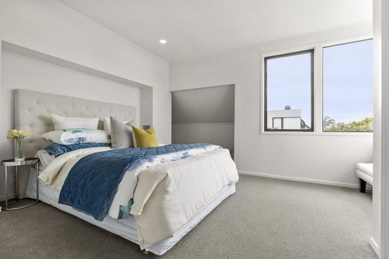 Photo of property in 2/94 Norwood Road, Bayswater, Auckland, 0622