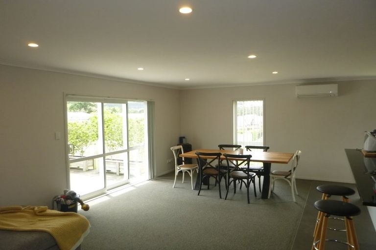 Photo of property in 2 Malbec Place, Huapai, Kumeu, 0810