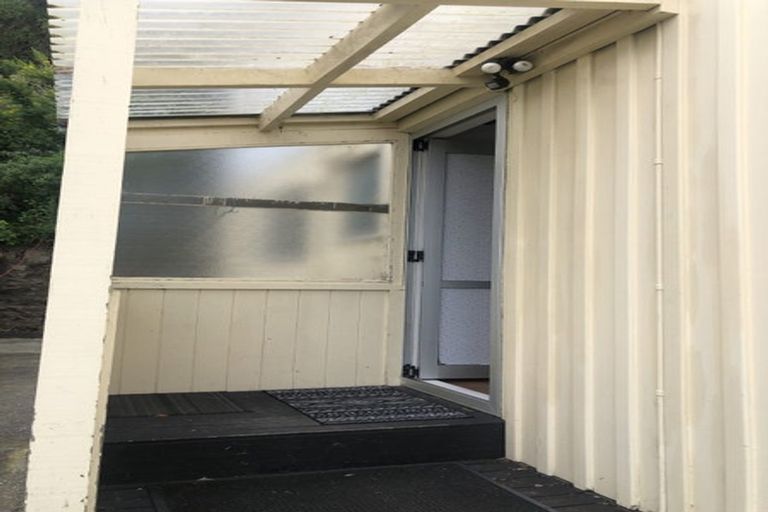 Photo of property in 101 Akaroa Drive, Maupuia, Wellington, 6022