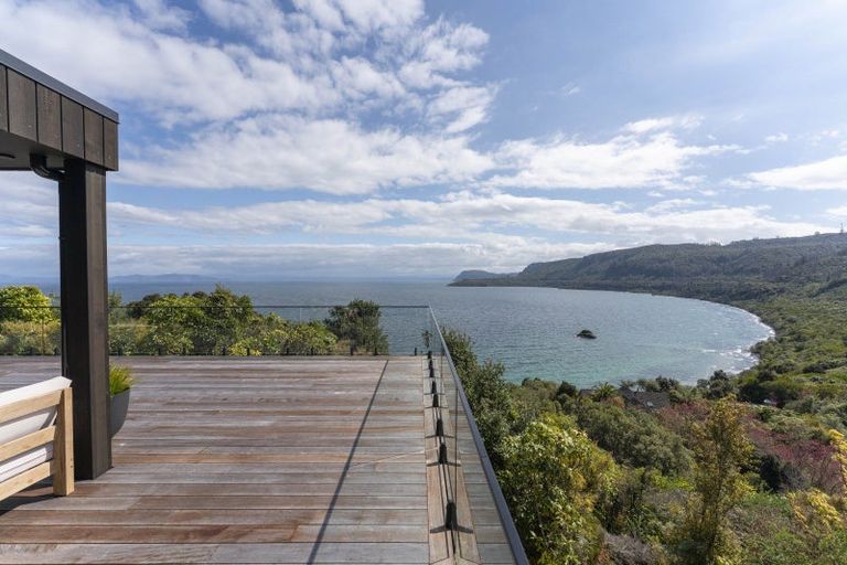Photo of property in 33 Whakamoenga Point, Acacia Bay, Taupo, 3385