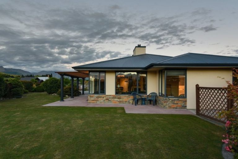 Photo of property in 12 Mavora Road, Lake Hayes, Queenstown, 9304