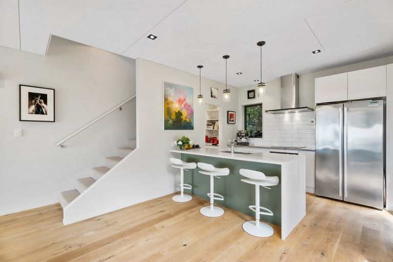 Photo of property in 64 Otitori Bay Road, Titirangi, Auckland, 0604