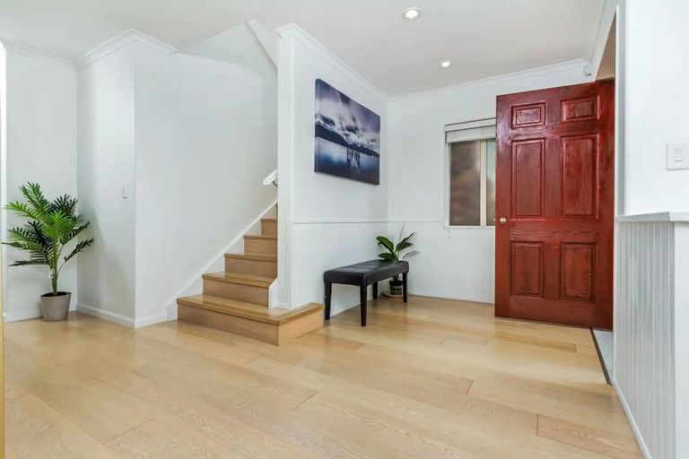 Photo of property in 18 St Clair Place, Browns Bay, Auckland, 0630