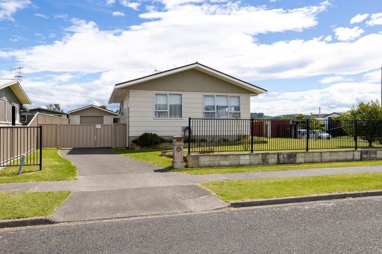 Photo of property in 50 Wynyard Crescent, Tamatea, Napier, 4112