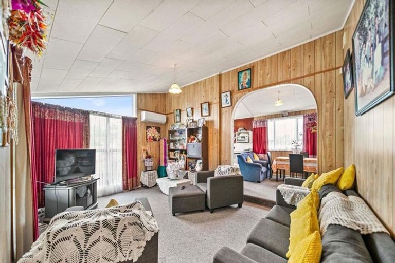 Photo of property in 22 Watchfield Close, Mangere, Auckland, 2022