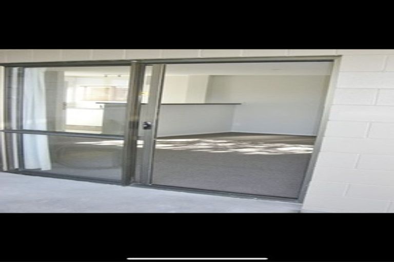 Photo of property in 1/9-11 Masterton Road, Rothesay Bay, Auckland, 0630