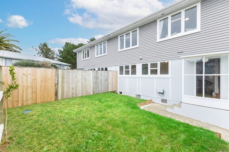 Photo of property in 76-78 Sievers Grove, Cannons Creek, Porirua, 5024