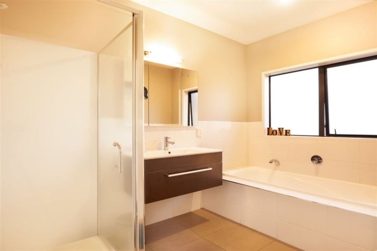 Photo of property in 2 Bovill Way, Tuakau, 2121