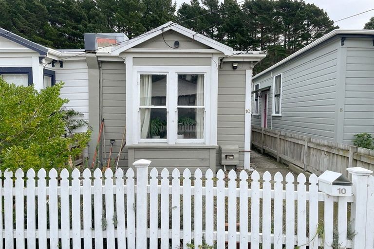 Photo of property in 10 Royal Street, Berhampore, Wellington, 6023