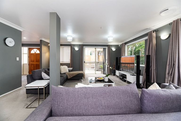 Photo of property in 1/137 Te Atatu Road, Te Atatu South, Auckland, 0610