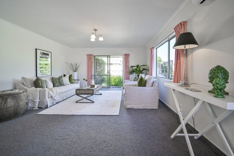 Photo of property in 2/239 Warwick Road, Mayfair, Hastings, 4122