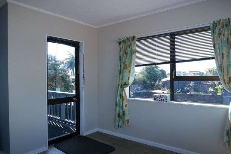 Photo of property in 8 Olive Terrace, Paraparaumu Beach, Paraparaumu, 5032