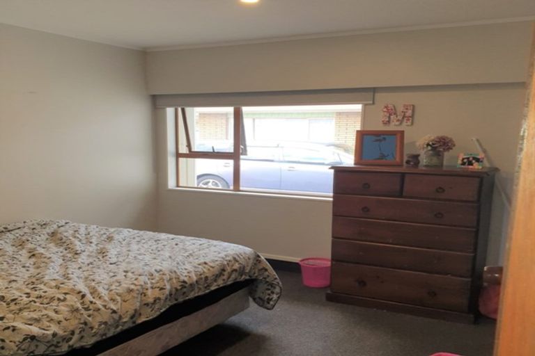 Photo of property in 17a Edgewater Parade, Waiuku, 2123