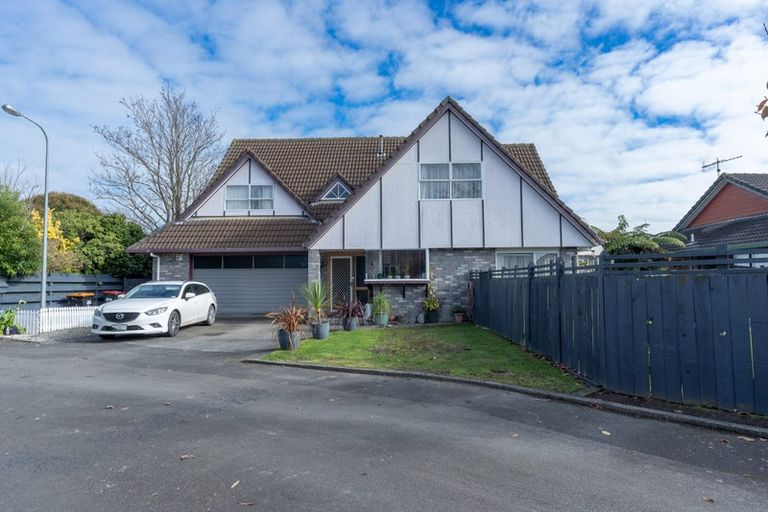 Photo of property in 1 Dresdan Court, Hokowhitu, Palmerston North, 4410