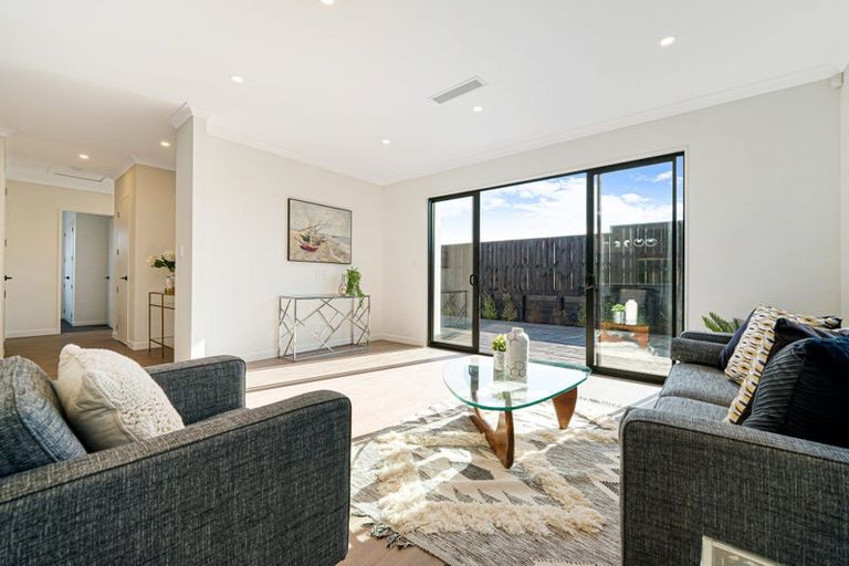 Photo of property in 6 Pineview Drive, Rosehill, Papakura, 2113