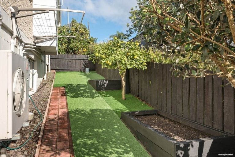 Photo of property in 2/139a Mokoia Road, Birkenhead, Auckland, 0626