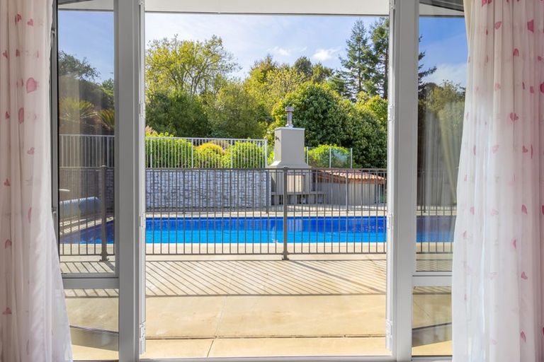 Photo of property in 5 Cameron Drive, Acacia Bay, Taupo, 3385