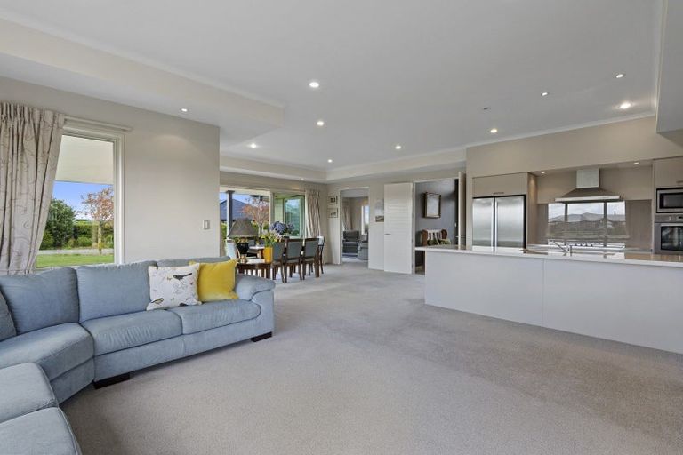 Photo of property in 13 Whitcombe Place, Darfield, 7571