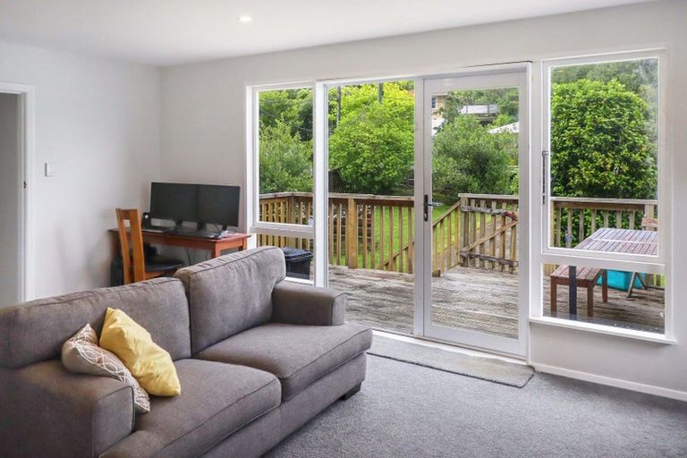 Photo of property in 15 James Grove, Stokes Valley, Lower Hutt, 5019