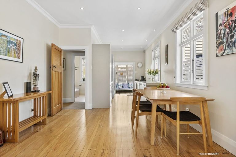 Photo of property in 17 Aorangi Terrace, Thorndon, Wellington, 6011