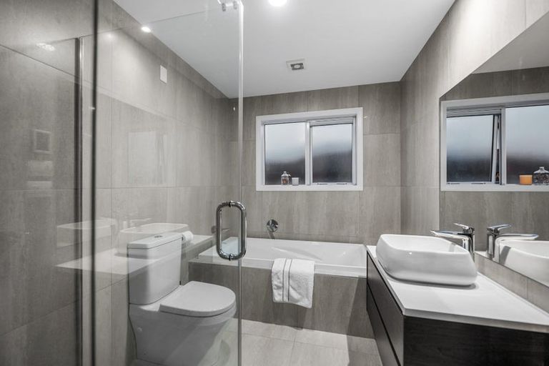 Photo of property in 6 Taraire Place, Orewa, 0931