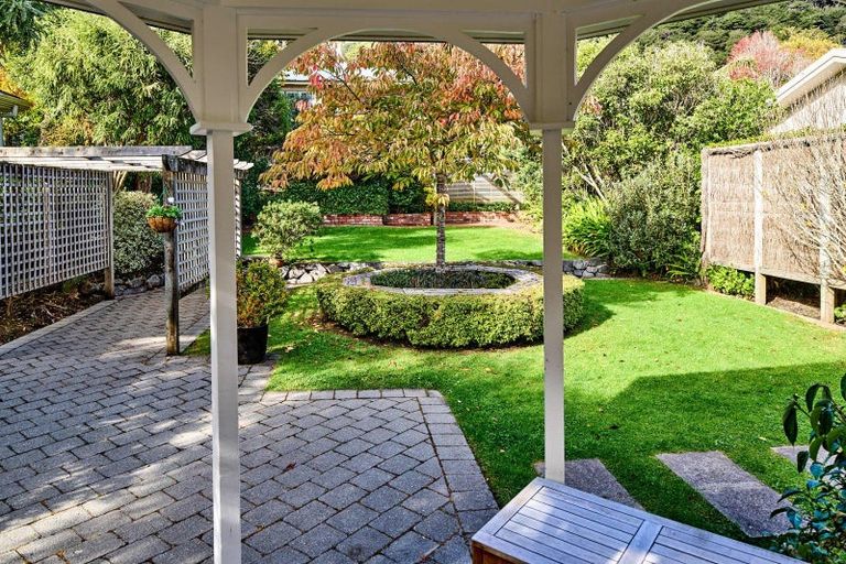 Photo of property in 10 Tui Road, Days Bay, Lower Hutt, 5013