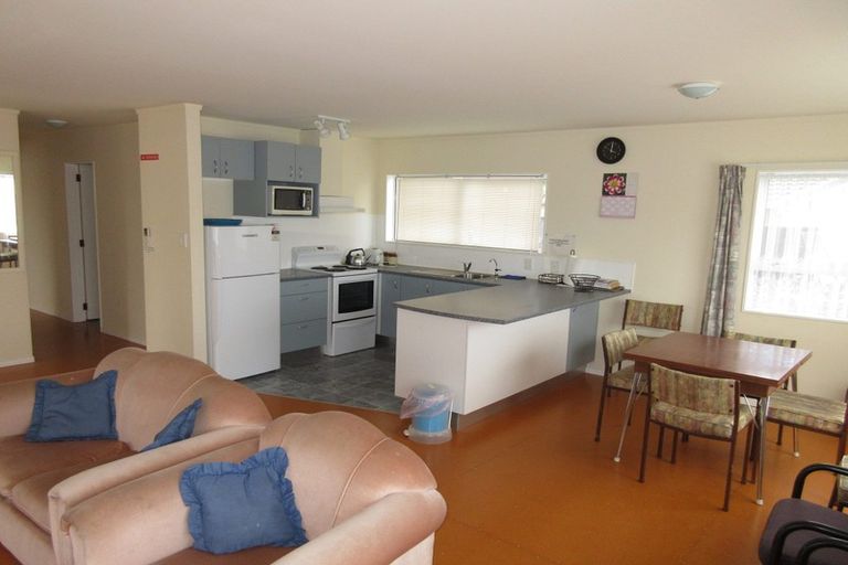 Photo of property in 72 Queens Road, Waikanae Beach, Waikanae, 5036