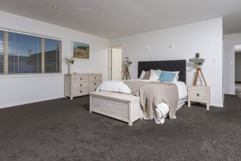 Photo of property in 1/25 Churchill Road, Murrays Bay, Auckland, 0630