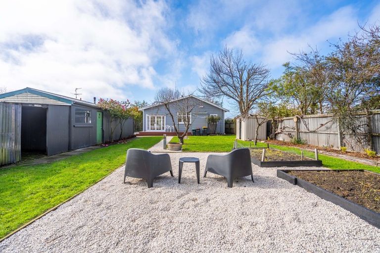 Photo of property in 35 Stapletons Road, Richmond, Christchurch, 8013