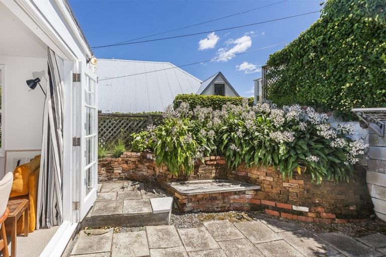 Photo of property in 5 Stafford Street, Mount Victoria, Wellington, 6011