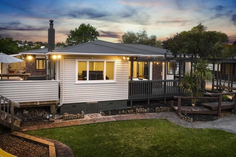Photo of property in 63 Kaurilands Road, Titirangi, Auckland, 0604