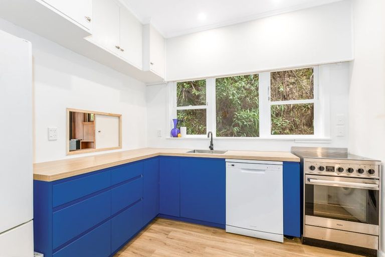 Photo of property in 2 The Rigi, Northland, Wellington, 6012