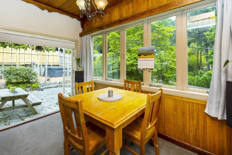 Photo of property in 43 Wyndham Road, Pinehaven, Upper Hutt, 5019