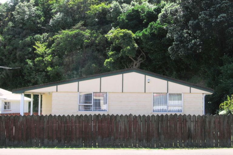 Photo of property in 9 Melrose Road, Island Bay, Wellington, 6023