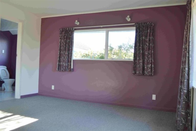 Photo of property in 77 Te Atatu Road, Te Atatu South, Auckland, 0610
