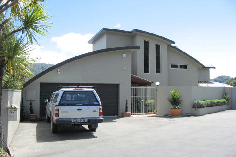 Photo of property in 24 Seaview Crescent, Picton, 7220