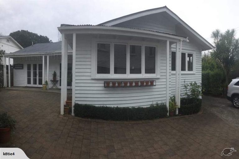 Photo of property in 23 Maungakiekie Avenue, Greenlane, Auckland, 1051