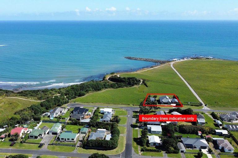 Photo of property in 16 Hector Place, Opunake, 4616