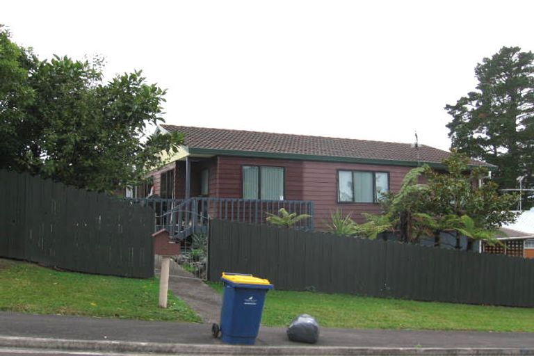 Photo of property in 2 John Webster Place, Glen Eden, Auckland, 0602