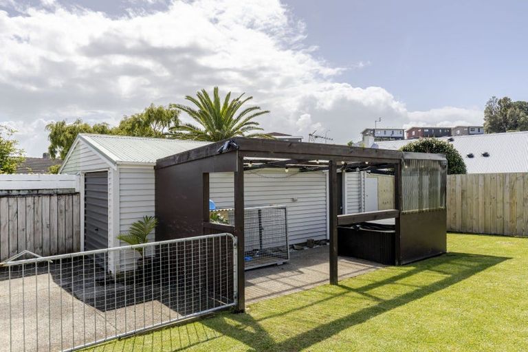 Photo of property in 19 Grenville Street, Marfell, New Plymouth, 4310