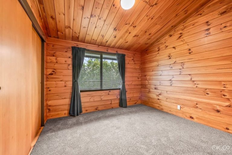 Photo of property in 19 Seymour Grove, Kingsley Heights, Upper Hutt, 5018