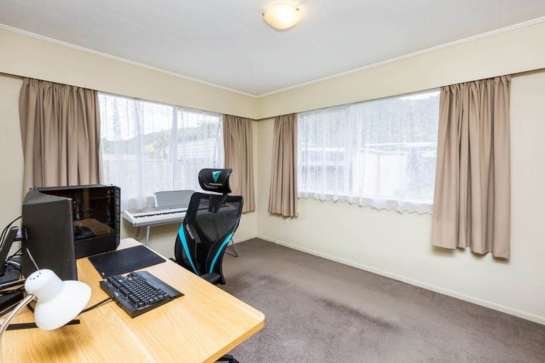 Photo of property in 9b Haylock Grove, Totara Park, Upper Hutt, 5018