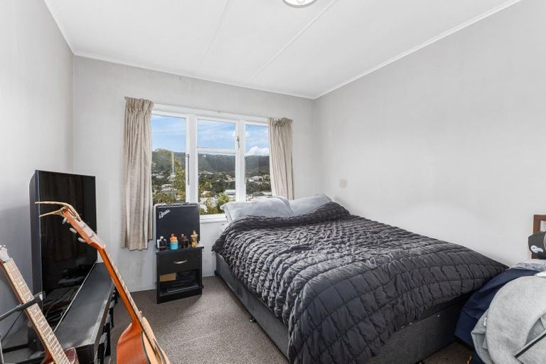 Photo of property in 12 Taylor Terrace, Tawa, Wellington, 5028