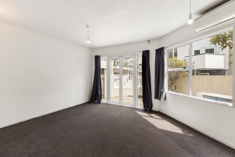 Photo of property in 12b Roxburgh Street, Mount Victoria, Wellington, 6011
