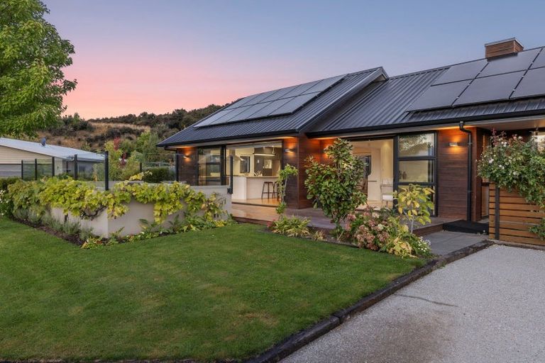 Photo of property in 14 Islington Place, Wanaka, 9305