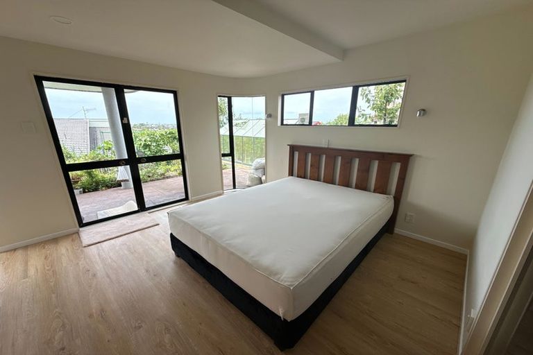 Photo of property in 16 Calypso Place, Rothesay Bay, Auckland, 0630